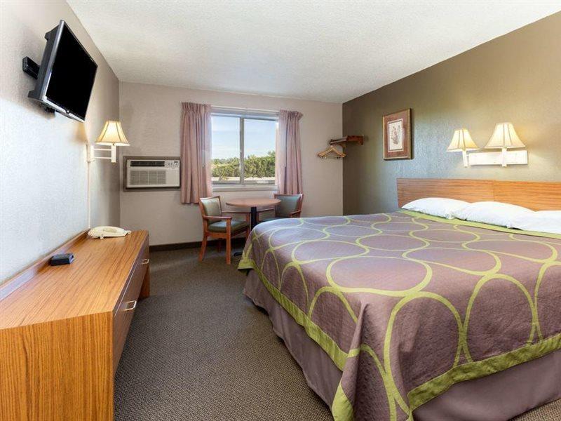 Super 8 By Wyndham Colorado Springs Peterson Space Force Cimarron Hills Zewnętrze zdjęcie