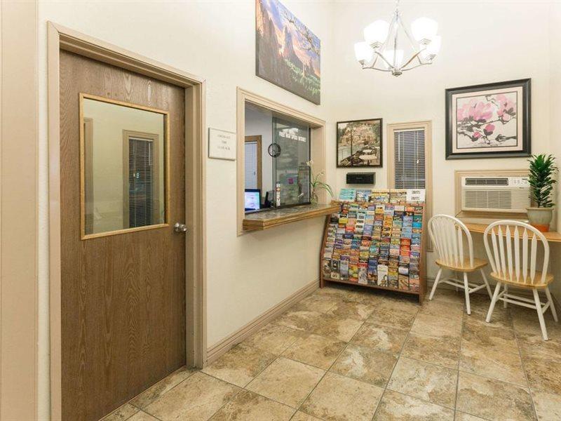 Super 8 By Wyndham Colorado Springs Peterson Space Force Cimarron Hills Zewnętrze zdjęcie