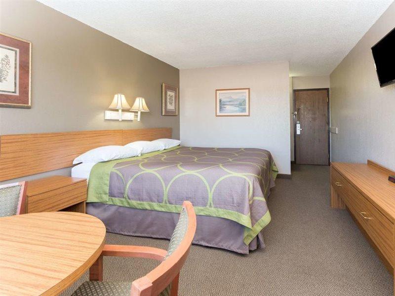 Super 8 By Wyndham Colorado Springs Peterson Space Force Cimarron Hills Zewnętrze zdjęcie